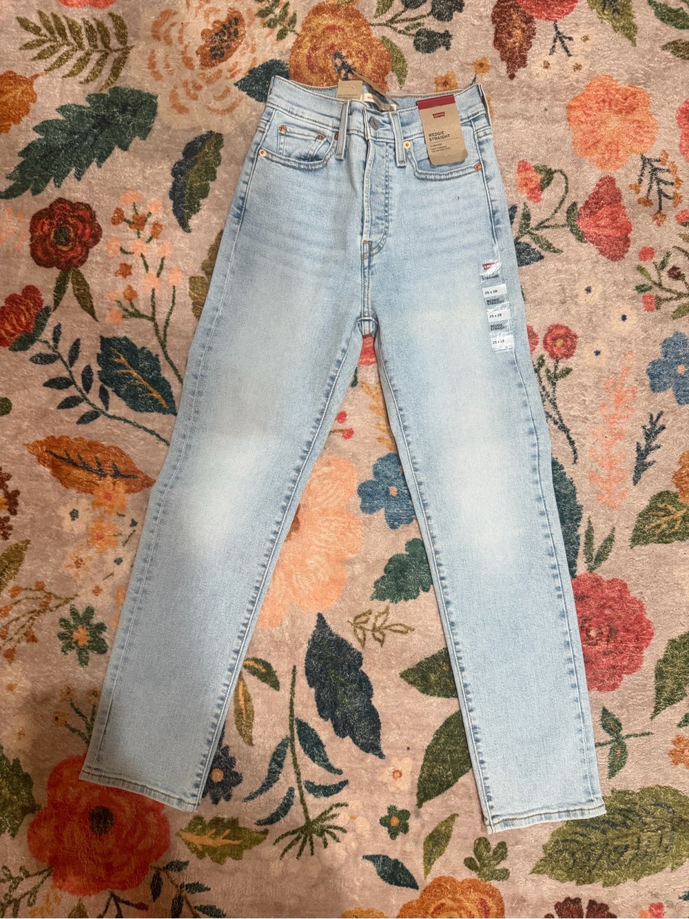Levi’s High-Rise Wedgie Straight Light Wash Women’s Jeans 25x28